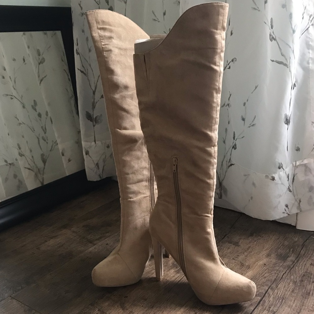 Knee High Boots with Fridge - Picture 5 of 6